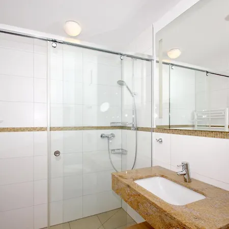 Strandnahe Rex Rugia: Balkon & Erlebnisbad-zugang Apartment