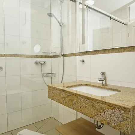 Strandnahe Mit Balkon, Gratis Nutzung Vom Ahoi Erlebnisbad Und Sauna In Sellin - Rex Rugia 29-7