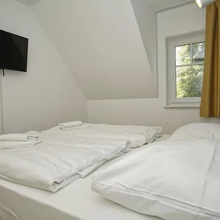 Apartment Strandnahe Rex Rugia: Balkon & Erlebnisbad-zugang Lobbe